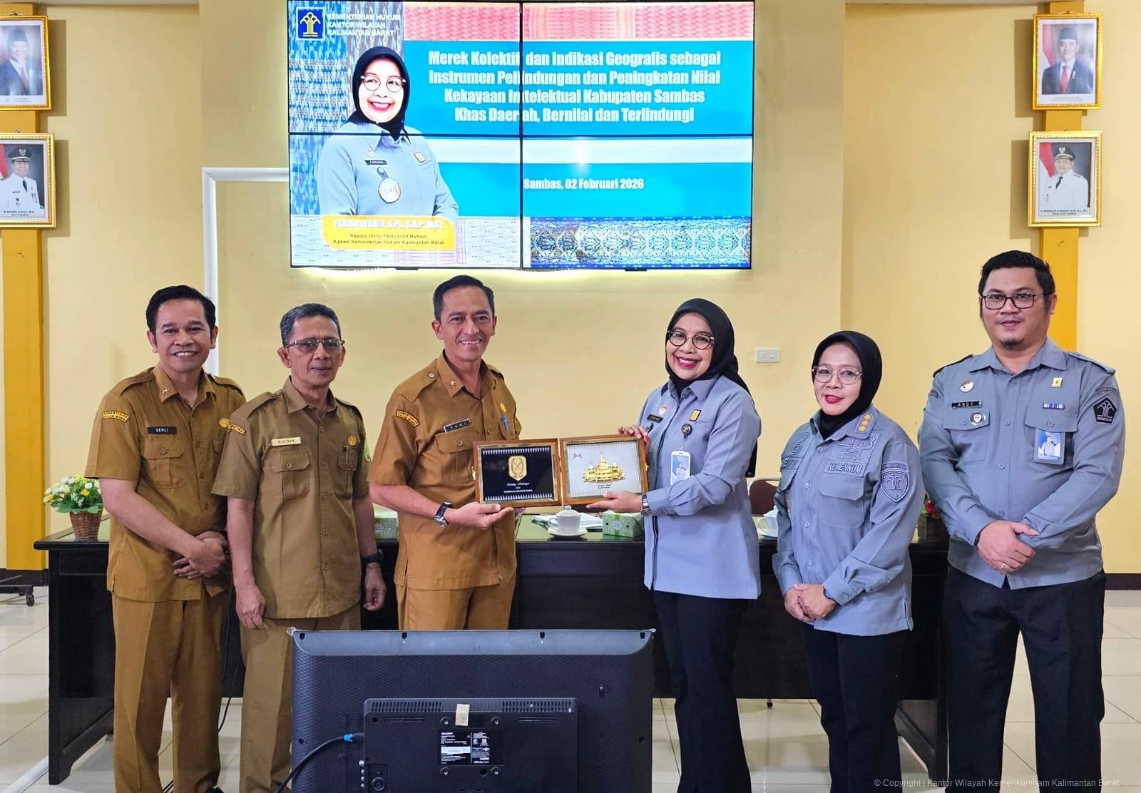 Pemkab Sambas dan tim Kemenkum Kalbar