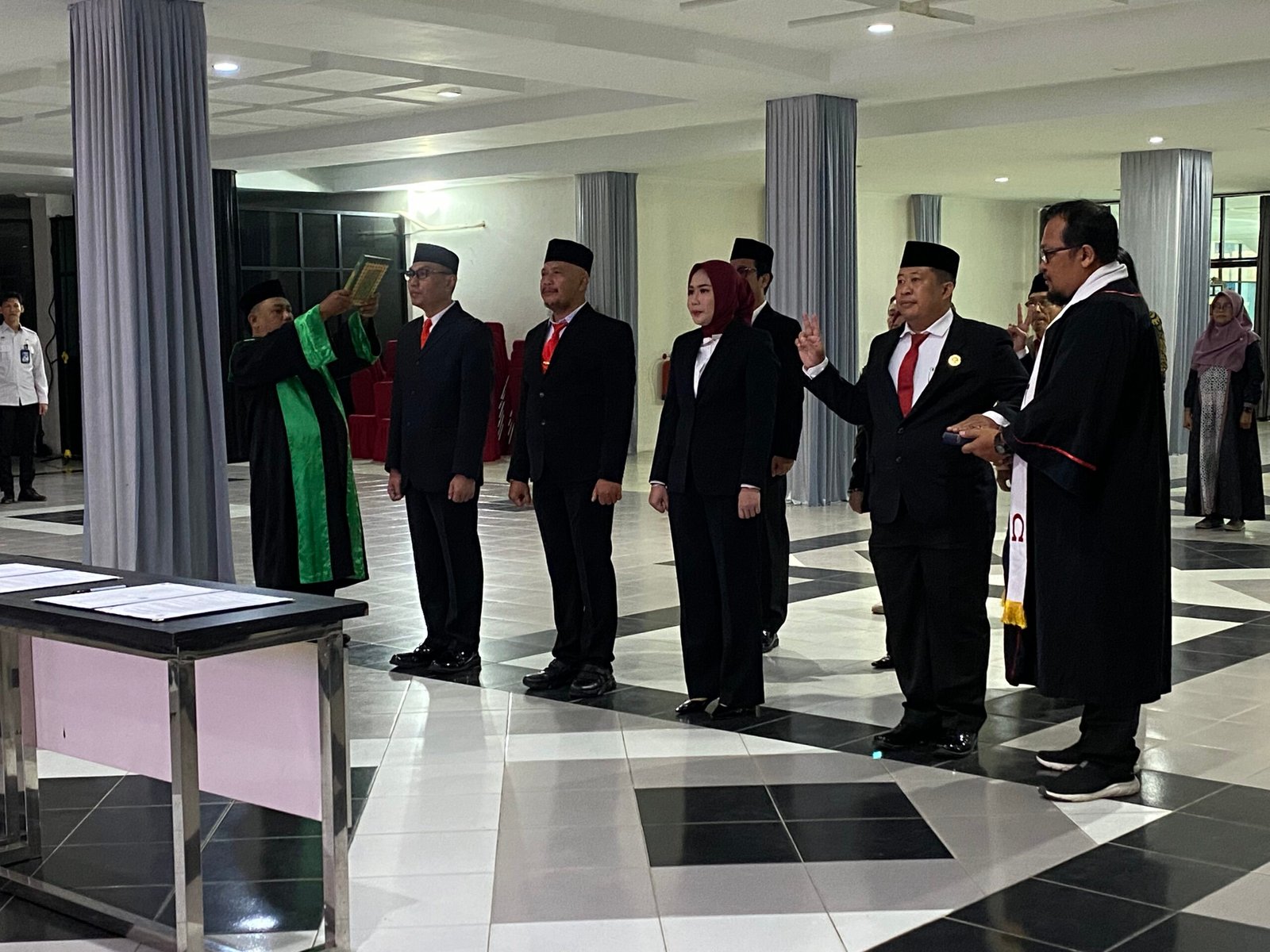 Pengambilan sumpah anggota MPD Notaris Kota Singkawang. Foto: Yulia Ramadhiyanti/klikwartaku