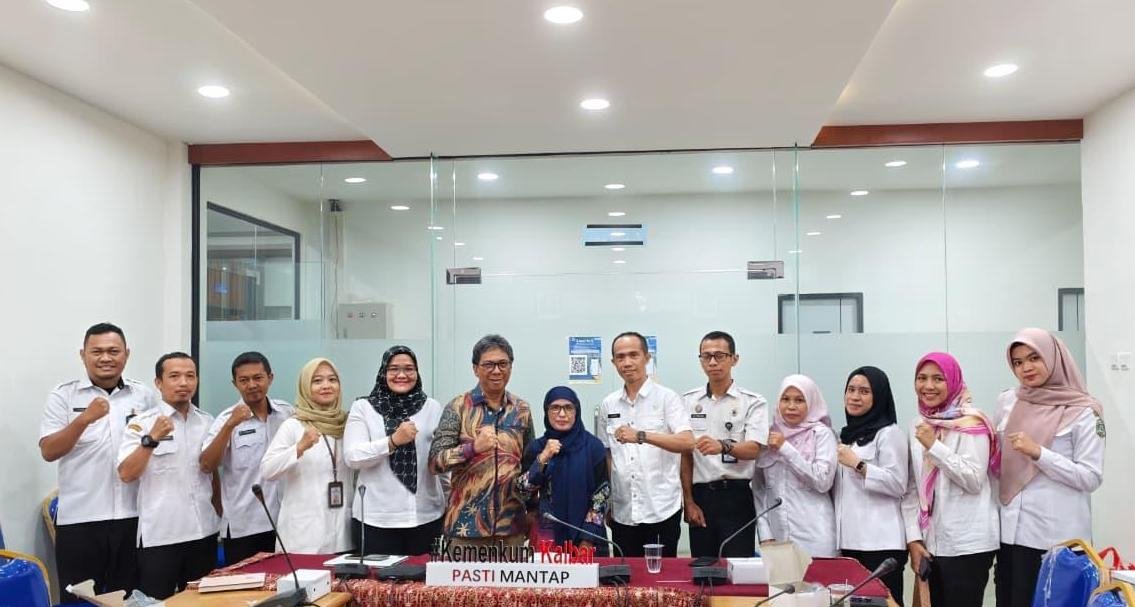 Foto bersama tim Pemkot Singkawang dan Kemenkum Kalbar