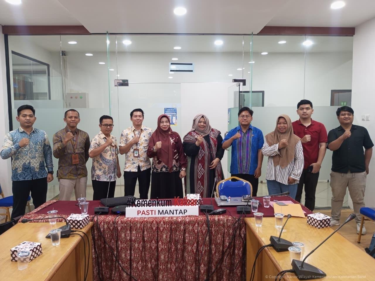 Pemkot Singkawang foto bersama Kemenkum Kalbar
