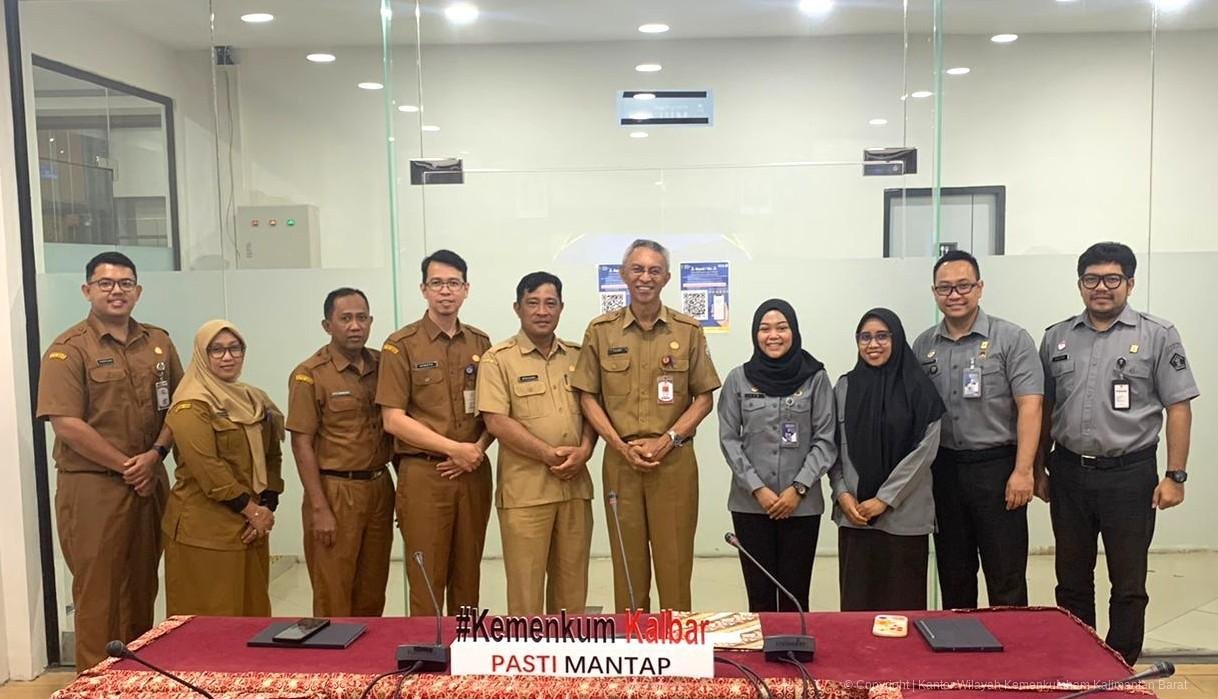 Pemkab Mempawah foto bersama Kemenkum Kalbar