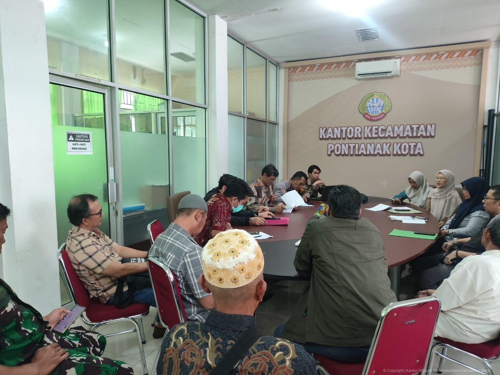 Kemenkum Kalbar saat fasilitasi masalah makam di Pontianak Kota