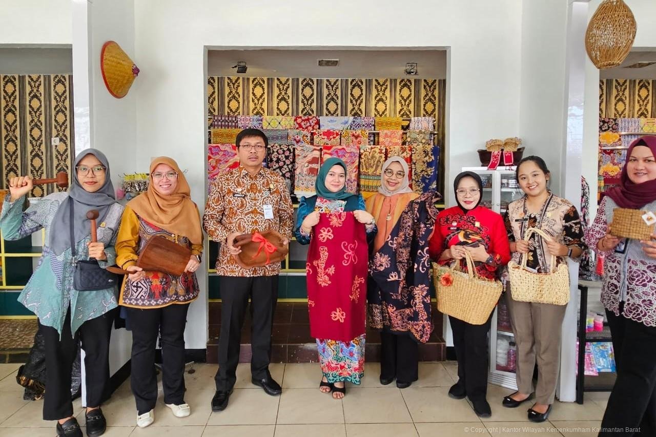 Kemenkum Kalbar saat kunjungi Dekranasda Singkawang