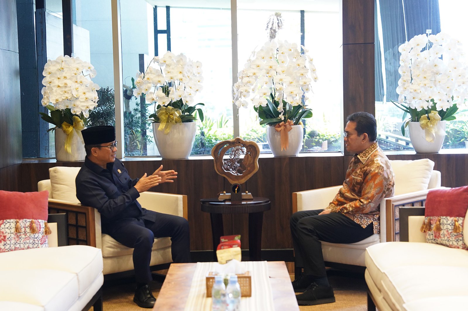 enteri Perdagangan, Budi Santoso menerima kunjungan Menteri Desa dan Pembangunan Daerah Tertinggal, Yandri Susanto di Kantor Kementerian Perdagangan, Jakarta, Rabu (25 Feb).