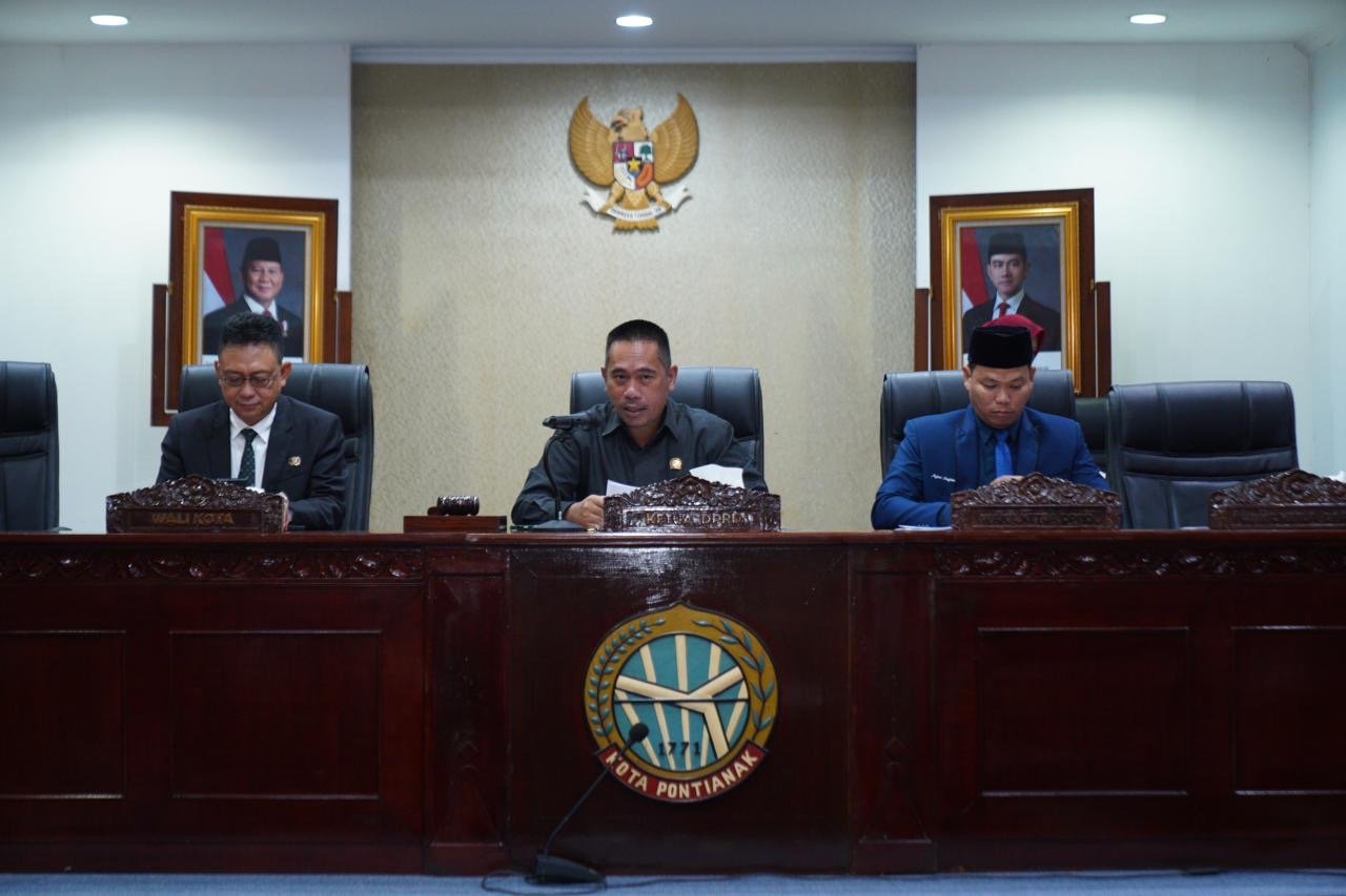 Wali Kota Pontianak, Edi Rusdi Kamtono saat mengikuti sidang paripurna di DPRD Kota Pontianak. Foto: Dok. Prokopim Pemkot Pontianak