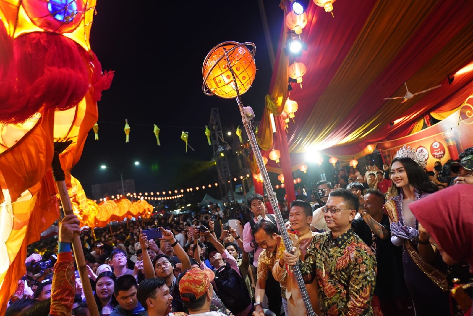 Edi Kamtono saat menghadiri perayaan Cap Go Meh. Foto: Dok. Prokopim Pemkot Pontianak