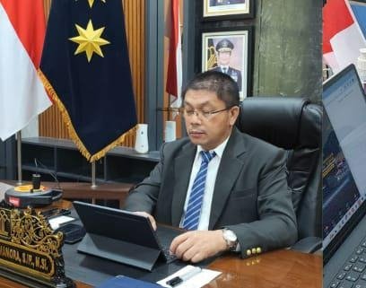 Kakanwil Kemenkum Kalbar saat mengikuti peresmian posbankum di Sumbar secara daring
