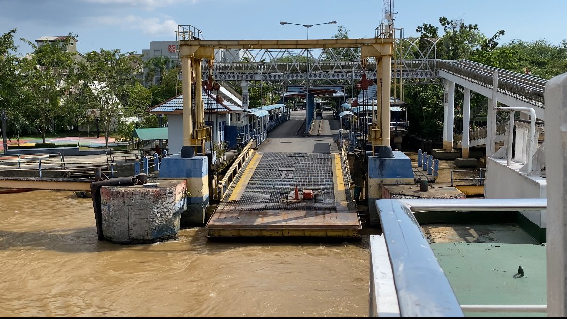 Dermaga feri penberangan rute Bardan Nadi-Siantan. Foto: Yulia Ramadhiyanti/klikwartaku