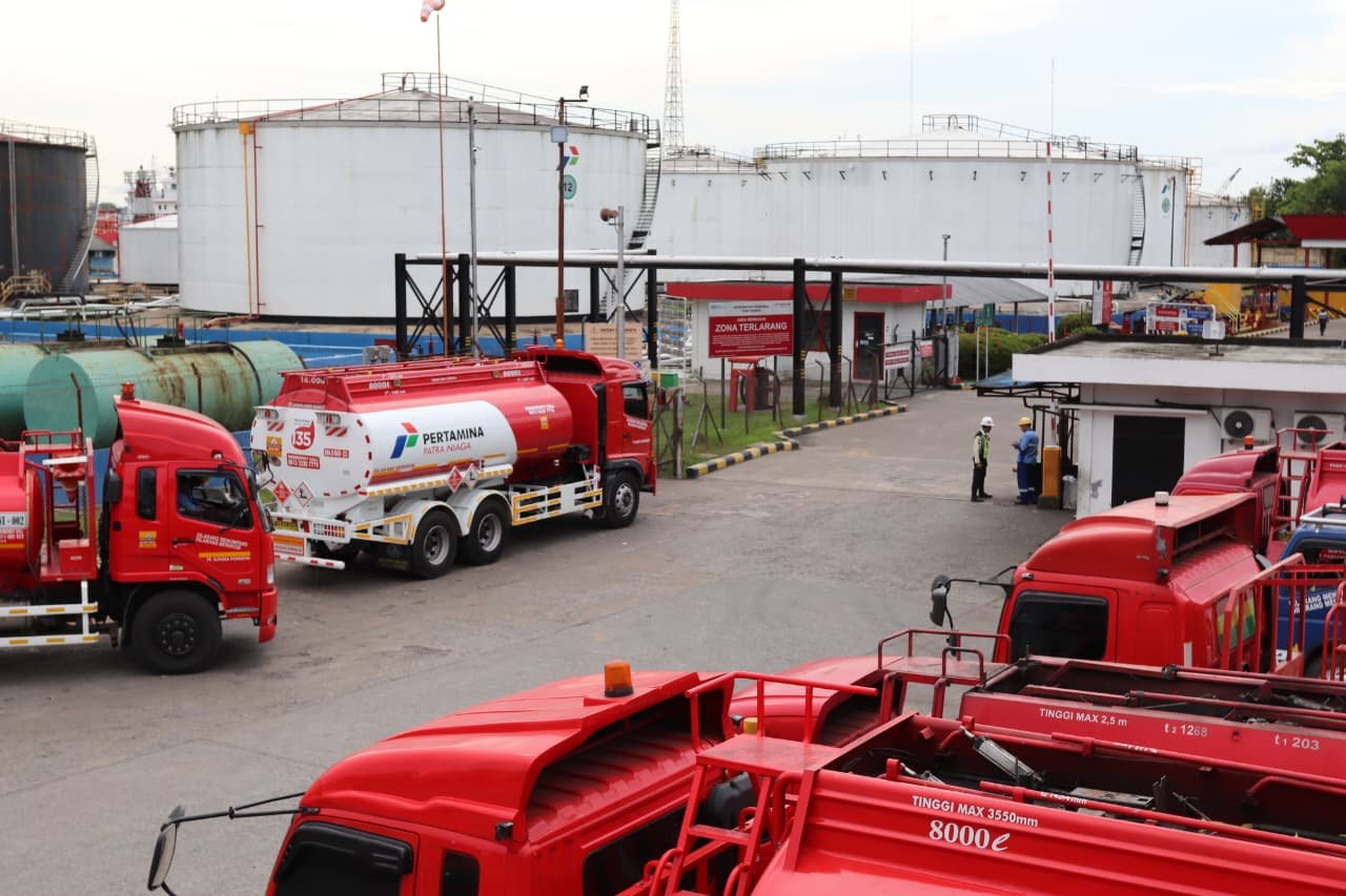 Ilustrasi distribusi BBM Pertamina ke SPBU.