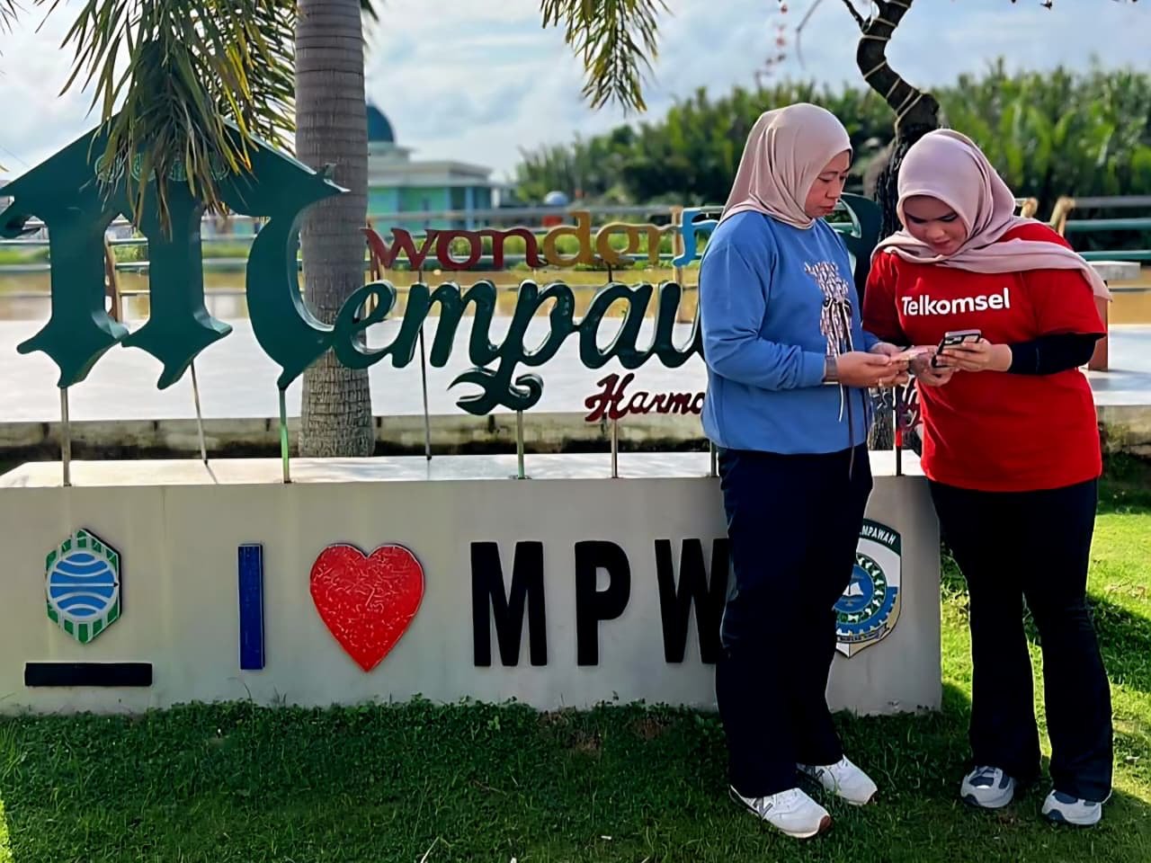 Pelanggan Telkomsel di Mempawah saat ini sudah menikmati paket Telkomsel One Paket 170 ribu per bulan. Foto: Dok. Telkomsel