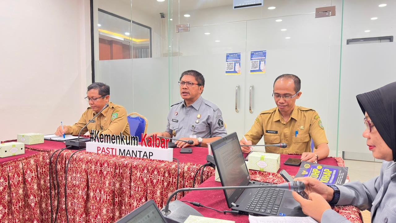 Kakanwil Kemenkum Kalbar saat pimpin rapat koordinasi
