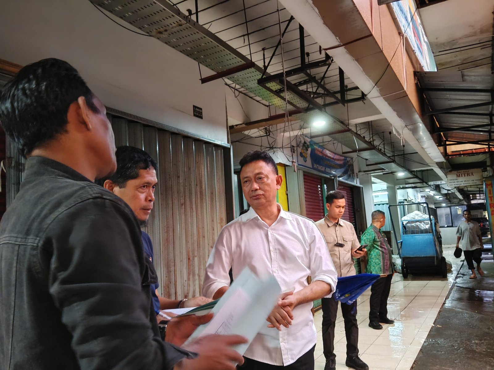 Wali Kota Pontianak Edi Rusdi Kamtono saat meninjau kondisi Pasar Kapuas Indah dan Cempaka. Foto: Dok. Prokopim Pemkot Pontianak