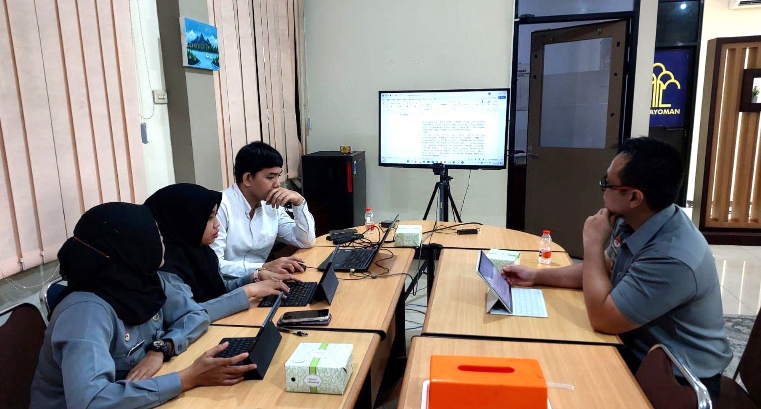 Kemenkum Kalbar dan Pemkab Melawi saat lakukan koordinasi