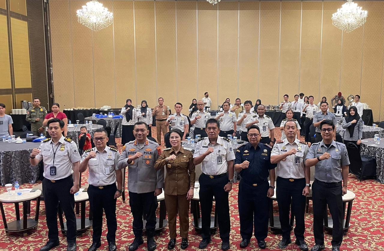 Foto bersama usai sosialisasi LDK di Singkawang
