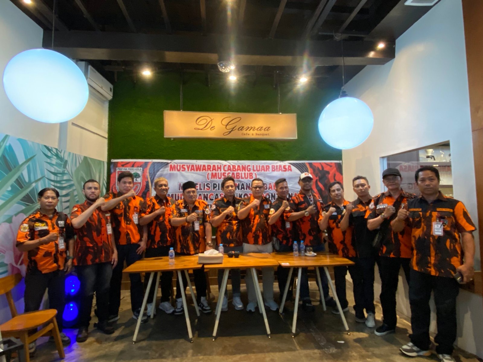 Foto bersama usai Muscalub Pemuda Pancasila Pontianak. Foto: Yulia Ramadhiyanti/klikwartaku