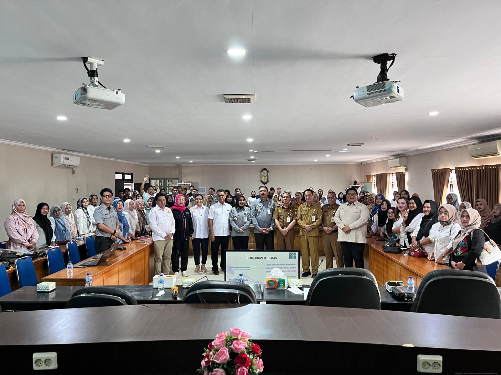 Foto bersama Kemenkum dan HIMPI Kalbar serta pengusaha UMKM Ketapang