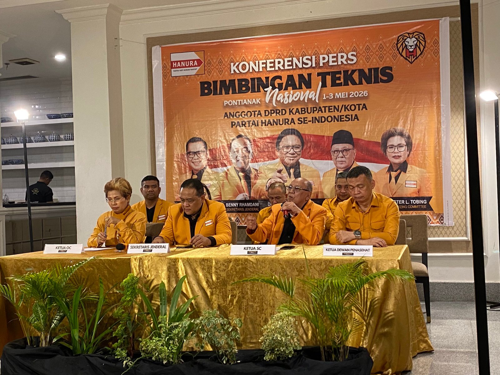 Partai Hanura saat menggelar jumpa pers bimteknas se-Indonesia di Pontianak. Foto: Yulia Ramadhiyanti/Klikwartaku