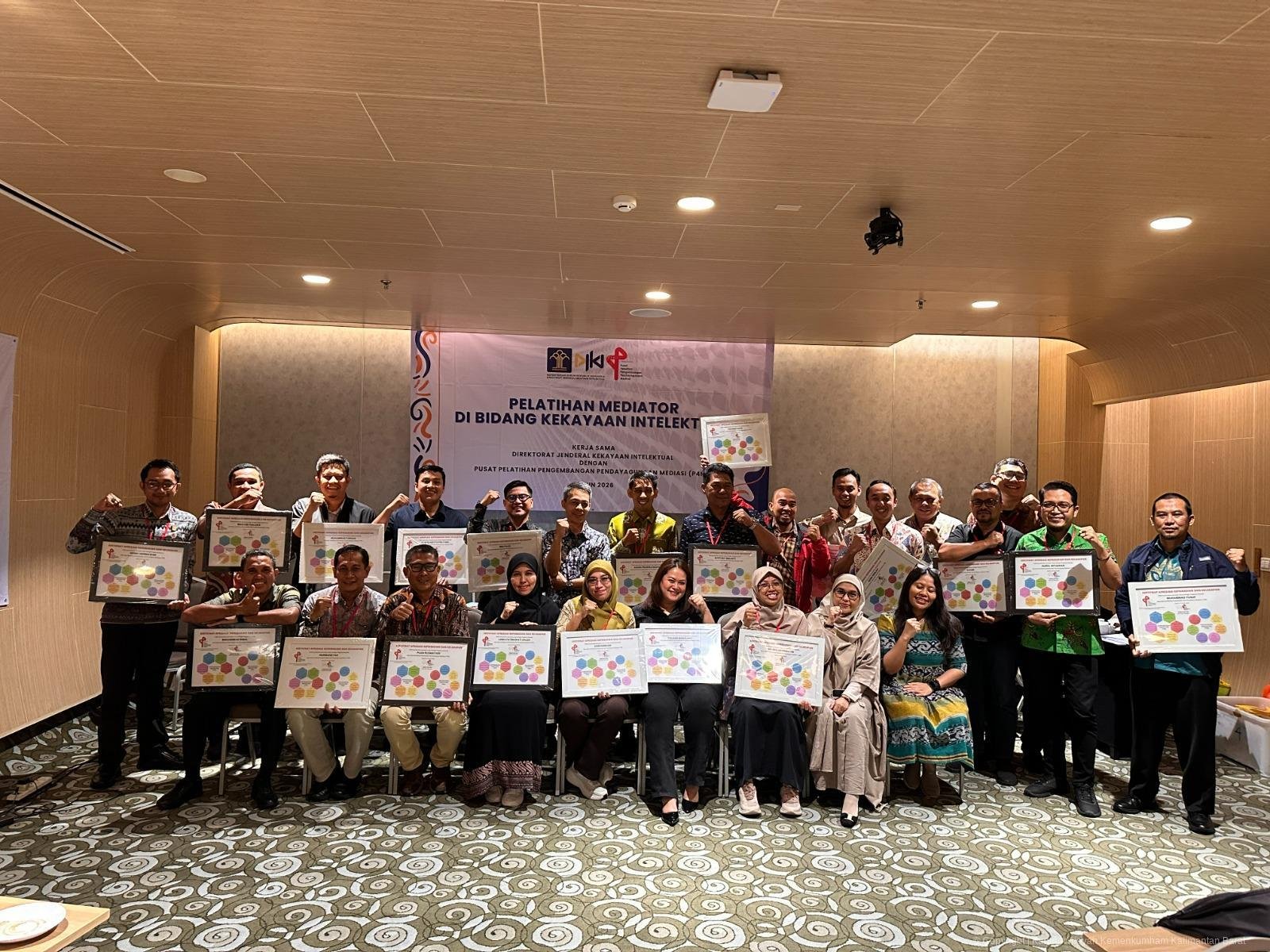 Foto bersama usai Pelatihan Sertifikasi Mediator P4M di Bidang Kekayaan Intelektual