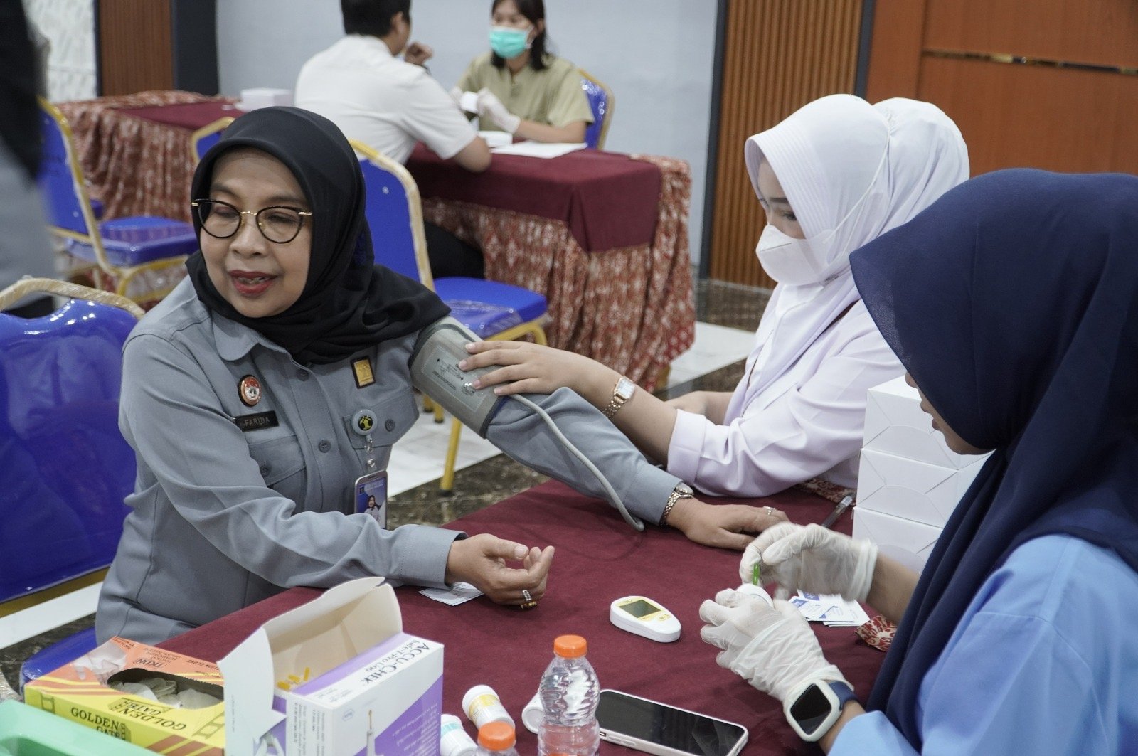Kemenkum Kalbar saat gelar cek kesehatan gratis