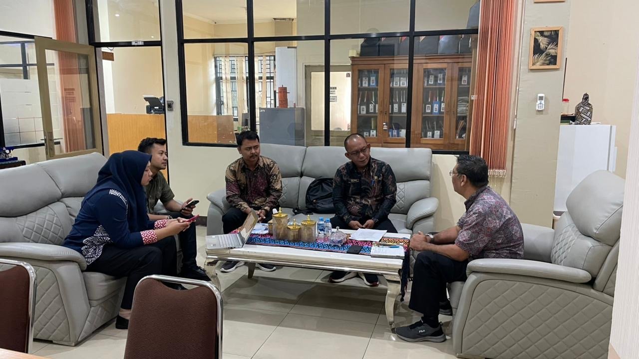 Kesbangpol Sekadau saat koordinasi dengan Kemenkum Kalbar