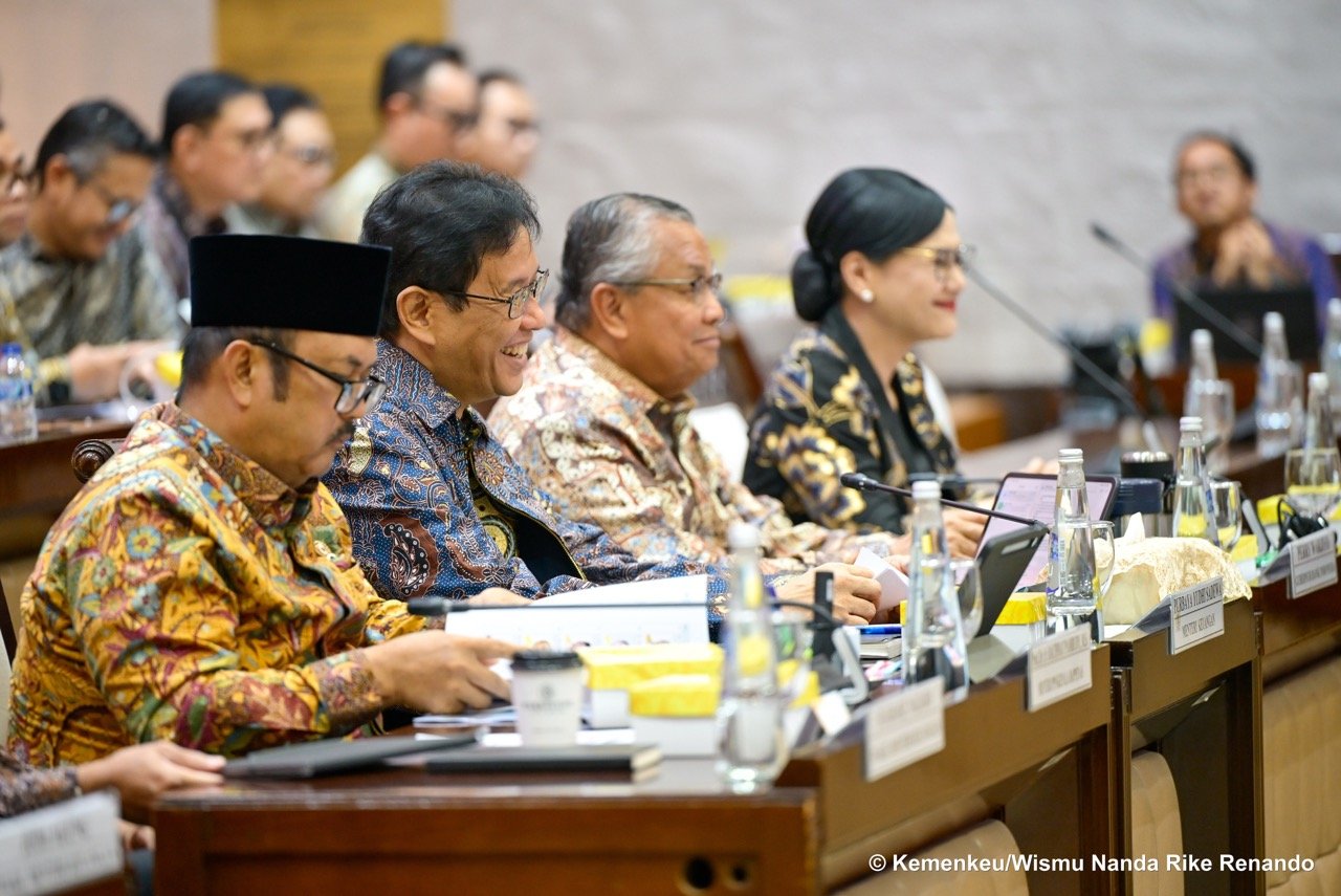 Menteri Keuangan, Pimpian BI, OJK dan LPS Rapat Kerja Komisi XI DPR di Jakarta pada Rabu (10/06).