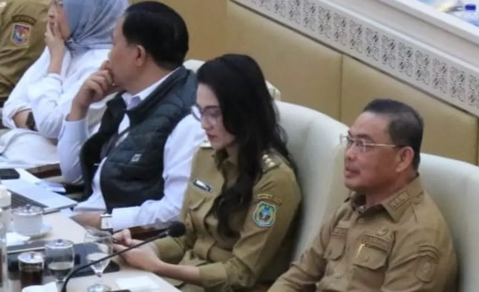Gubernur Kalimantan Barat Ria Norsan saat menghadiri Rapat Dengar Pendapat (RDP) Komisi II DPR RI di Gedung Nusantara, Kompleks Parlemen, Jakarta, Senin 8 Juni 2026 (ADPIM PEMPROV KALBAR)