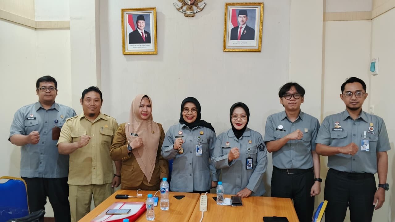 Foto bersama Kemenkum Kalbar dan Pemkab Sekadau