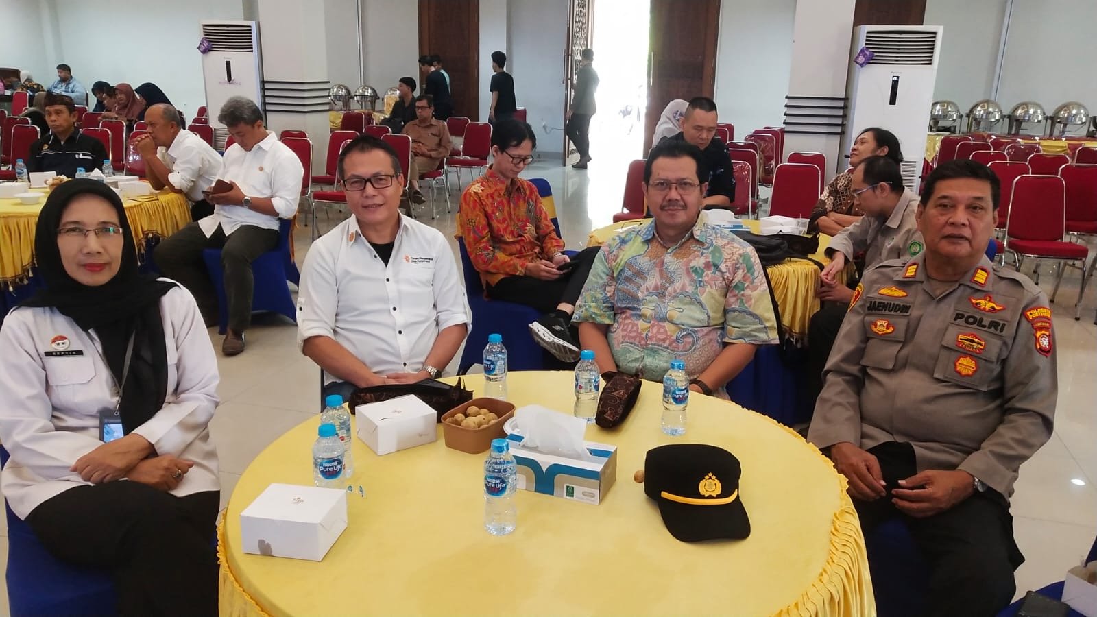 Foto bersama Kemenkum dan akademisi Pontianak