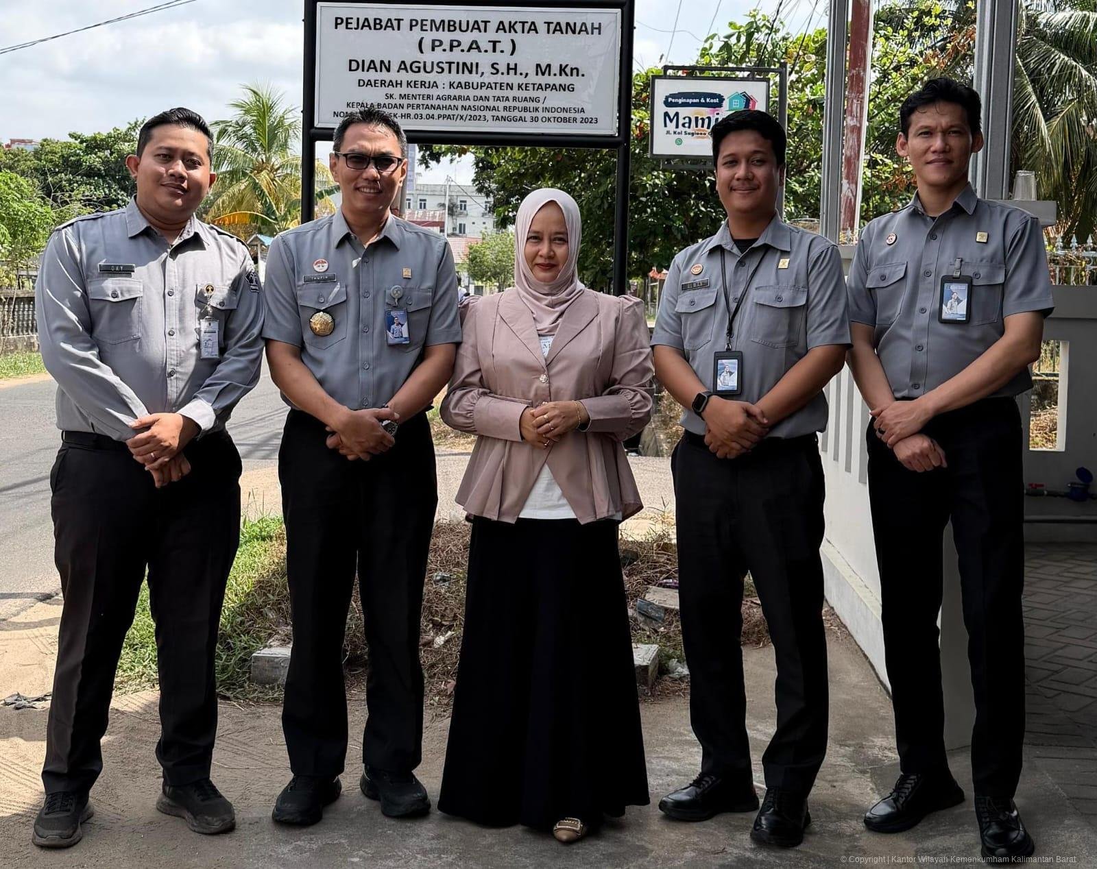 Foto bersama Kemenkum Kalbar dan notaris Ketapang