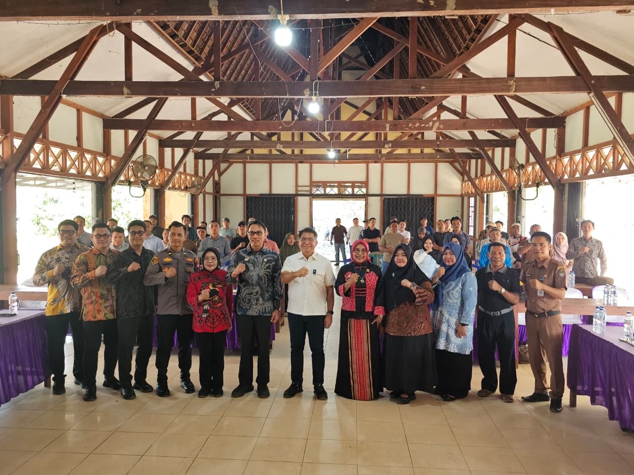 Foto bersama Kemenkum Kalbar dan Komisi XIII DPR RI