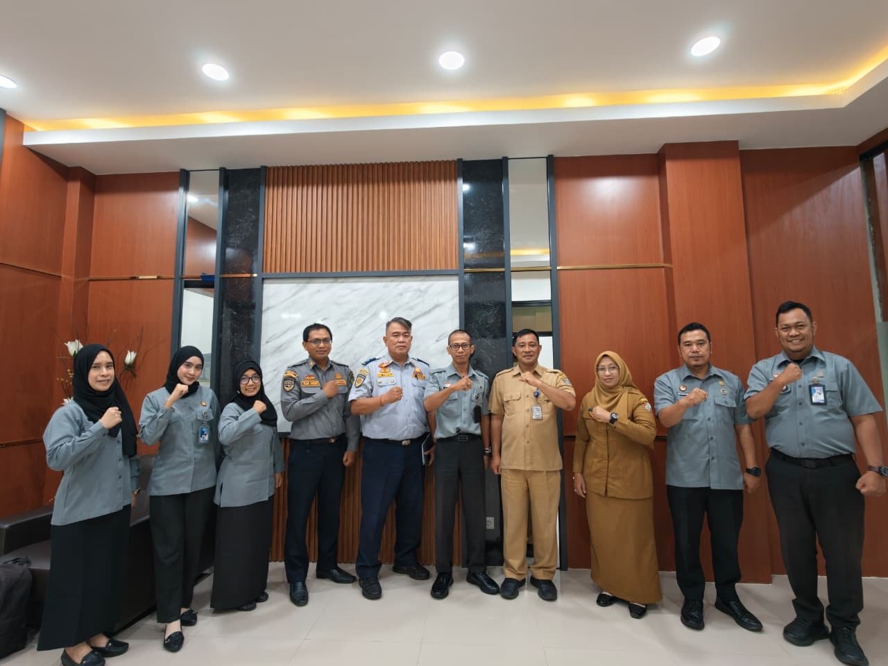 Foto bersama Kemenkum Kalbar dan Pemkab Mempawah