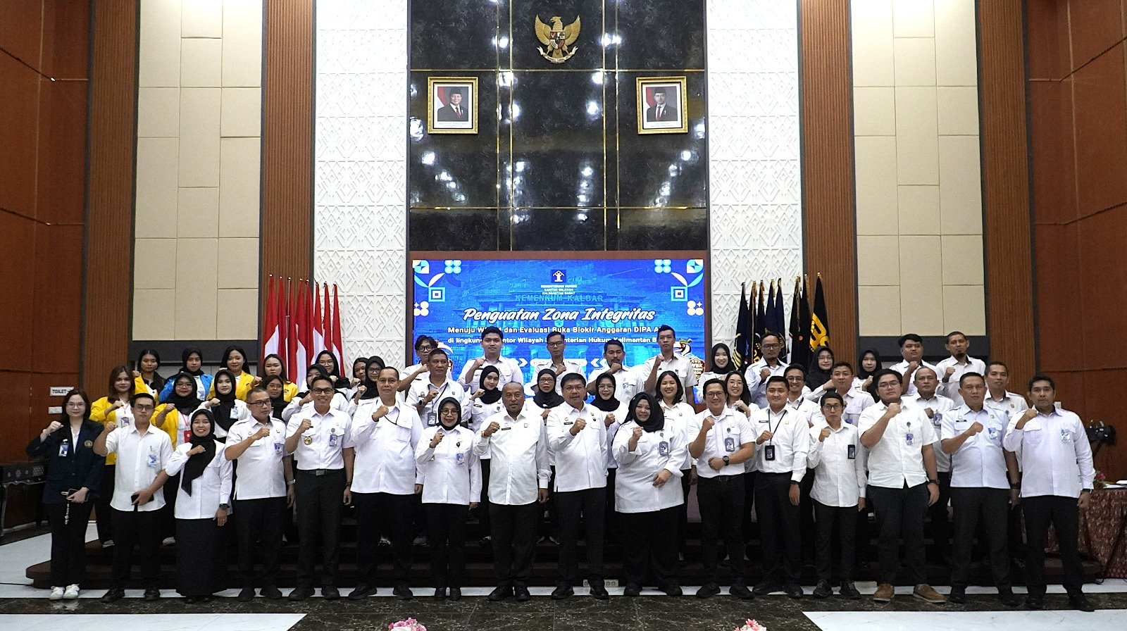 Foto bersama Kemenkum Kalbar dan Inspektorat Jenderal