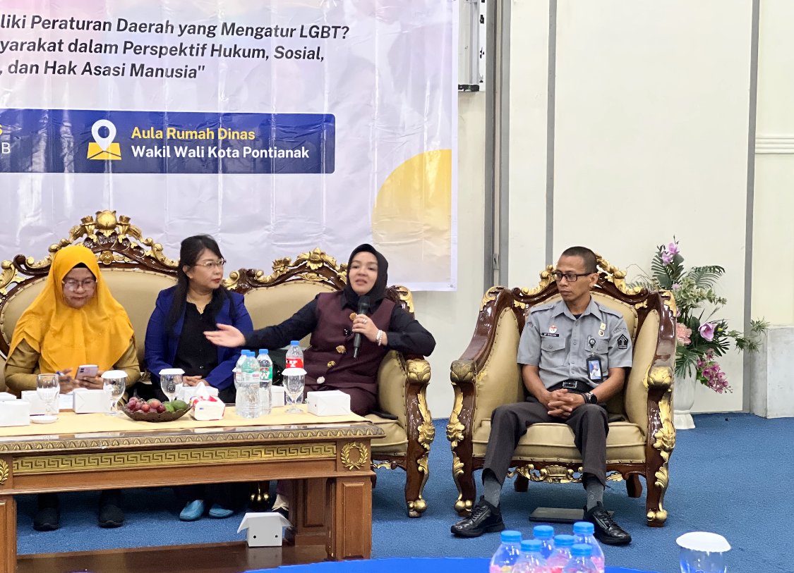 Wakil Ketua DPRD Kota Pontianak, Bebby Nailufa saat menjadi narasumber di FGD yang membahas tentang perda LGBT. Foto: Yulia Ramadhyanti/Klikwartaku