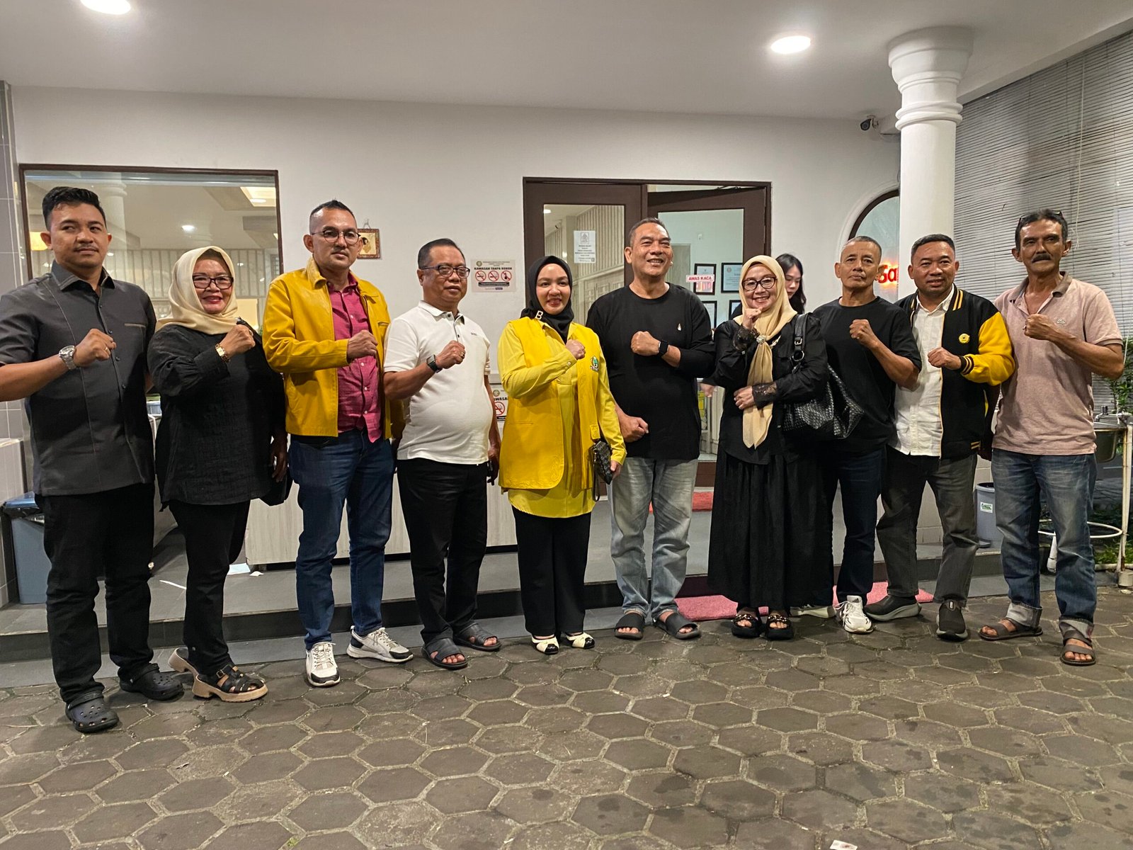 Foto bersama panitia Musda ke-XI DPD Partai Golkar Pontianak. Foto: Yulia Ramadhiyanti/Klikwartaku