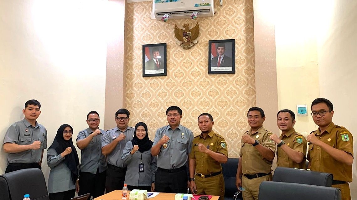 Foto bersama Kemenkum Kalbar dan Pemkab Sanggau