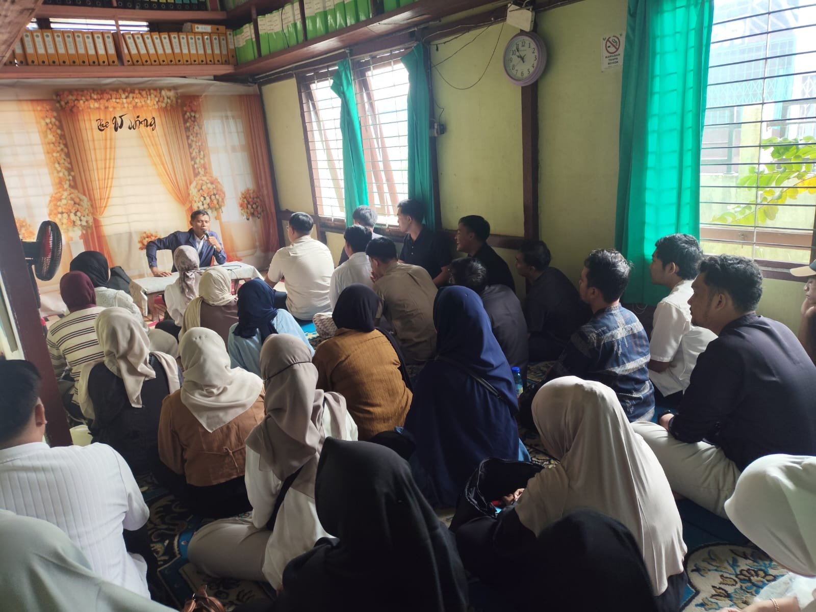 Calon pengantin di Pontianak saat diberikan pemahaman hukum