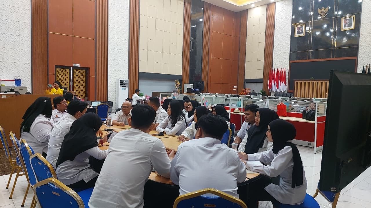 Kemenkum Kalbar saat menggelar rapat internal