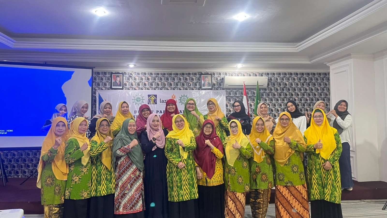 Kemenkum Kalbar foto bersama Posbankum Aisyiah