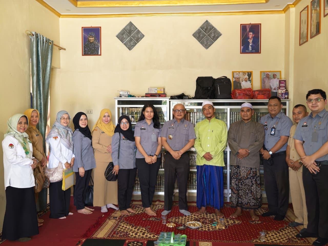 Kemenkum Kalbar saat kunjungi pesantren di Singkawang