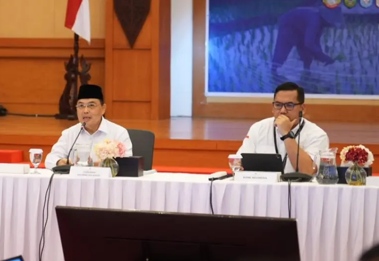 Gubernur Kalimantan Barat Ria Norsan memimpin High Level Meeting (HLM) Pengendalian Inflasi Semester II 2026 di Aula Kriang Bandong, Kantor Perwakilan Bank Indonesia Provinsi Kalimantan Barat, Rabu (22/7/2026). (ADPIM PEMPROV KALBAR)
