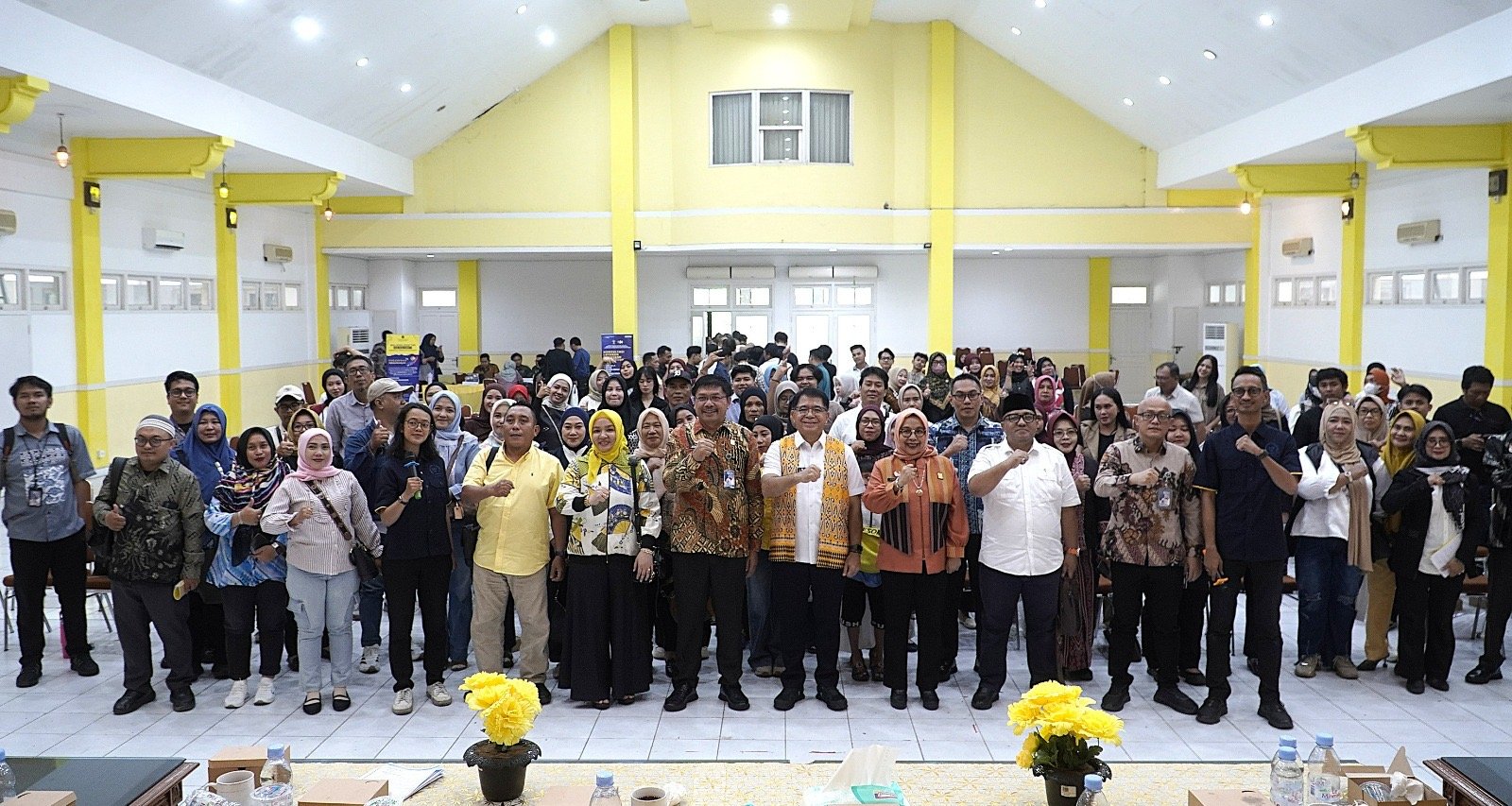 Foto bersama Kemenkum Kalbar dan Komisi XIII DPR RI