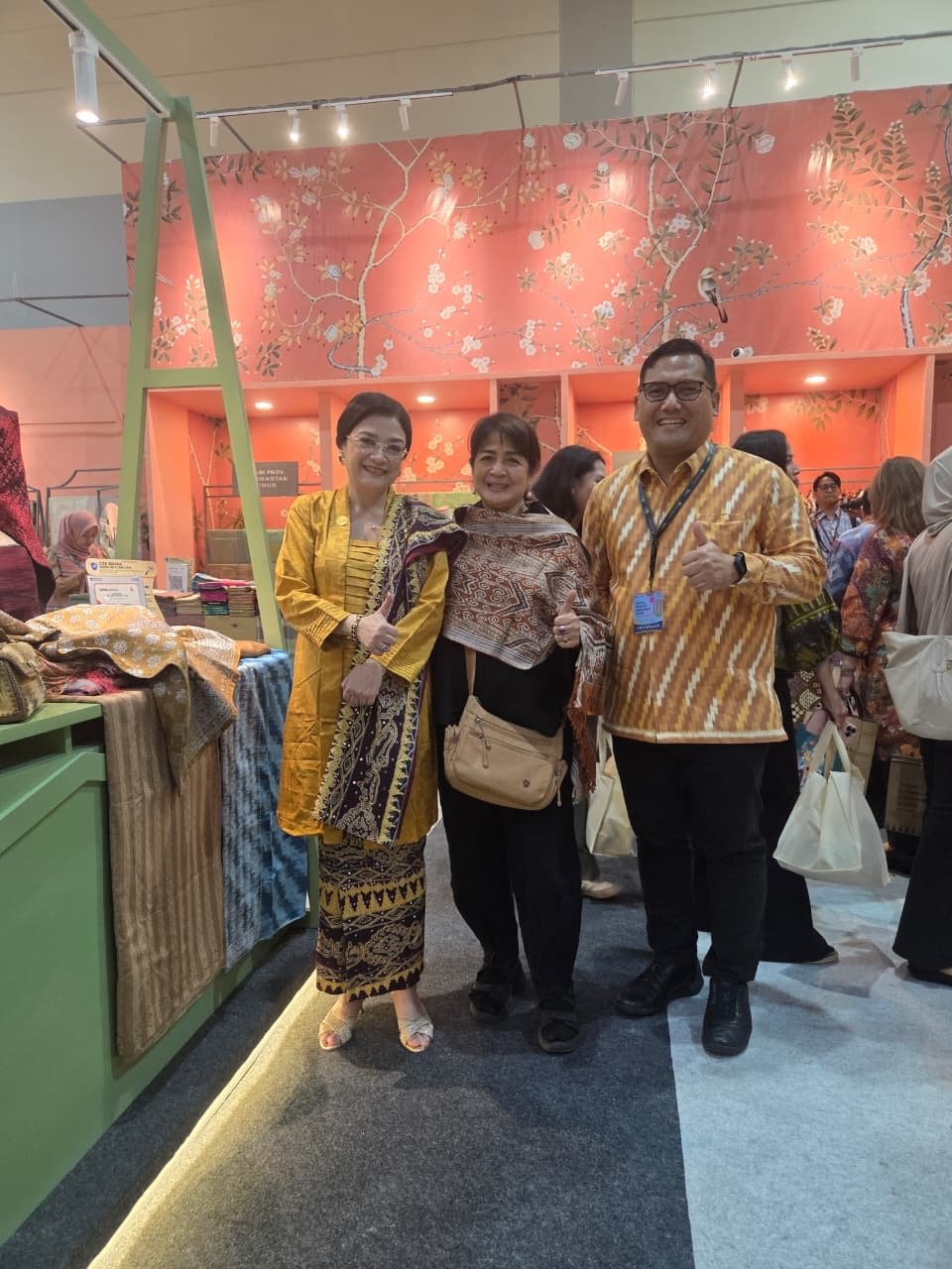 Kepala Perwakilan Bank Indonesia Kalbar saat berfoto bersama Ibu Purbaya. Foto: Dok. Istimewa