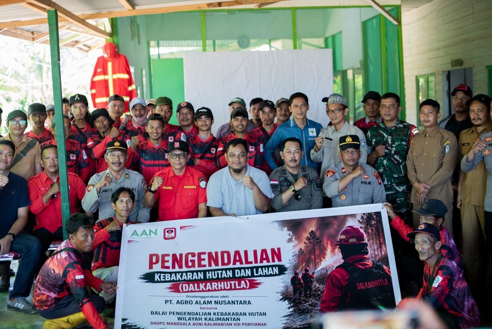 Foto bersama Disbunak dan perusahaan perkebunan. Foto: Dok. Istimewa