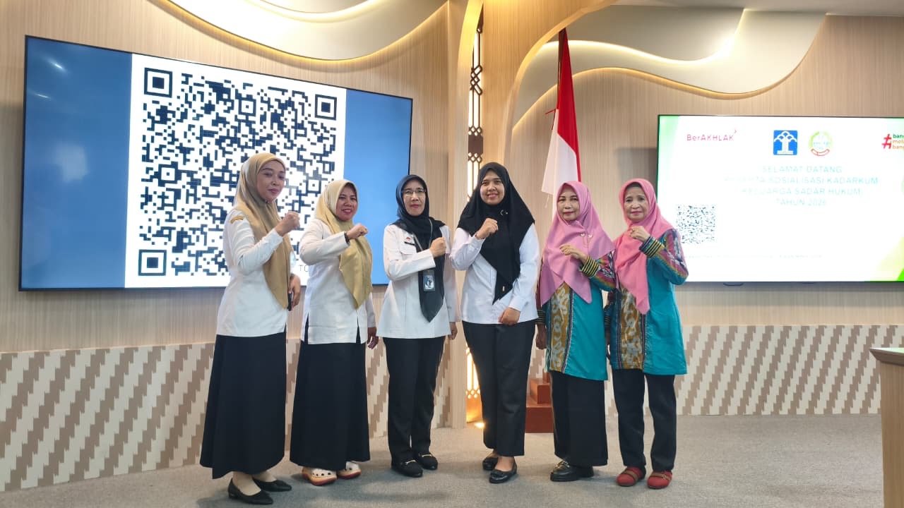 Foto bersama Kemenkum Kalbar dan Pemkot Pontianak