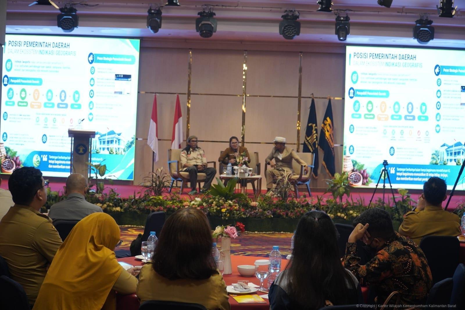 Kemenkum Kalbar saat menggelar diskusi