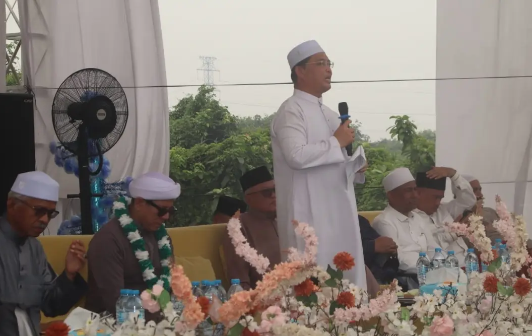Ria Norsan menghadiri peringatan Maulid Nabi Muhammad SAW dan Haul Akbar Abuya Habib Hasan bin Ahmad Baharun ke-28 serta Ummuna Khadijah binti Muhammad Hinduan ke-2 di Pondok Pesantren Raudlatul Muhibbin, Pontianak, Selasa (25/8).