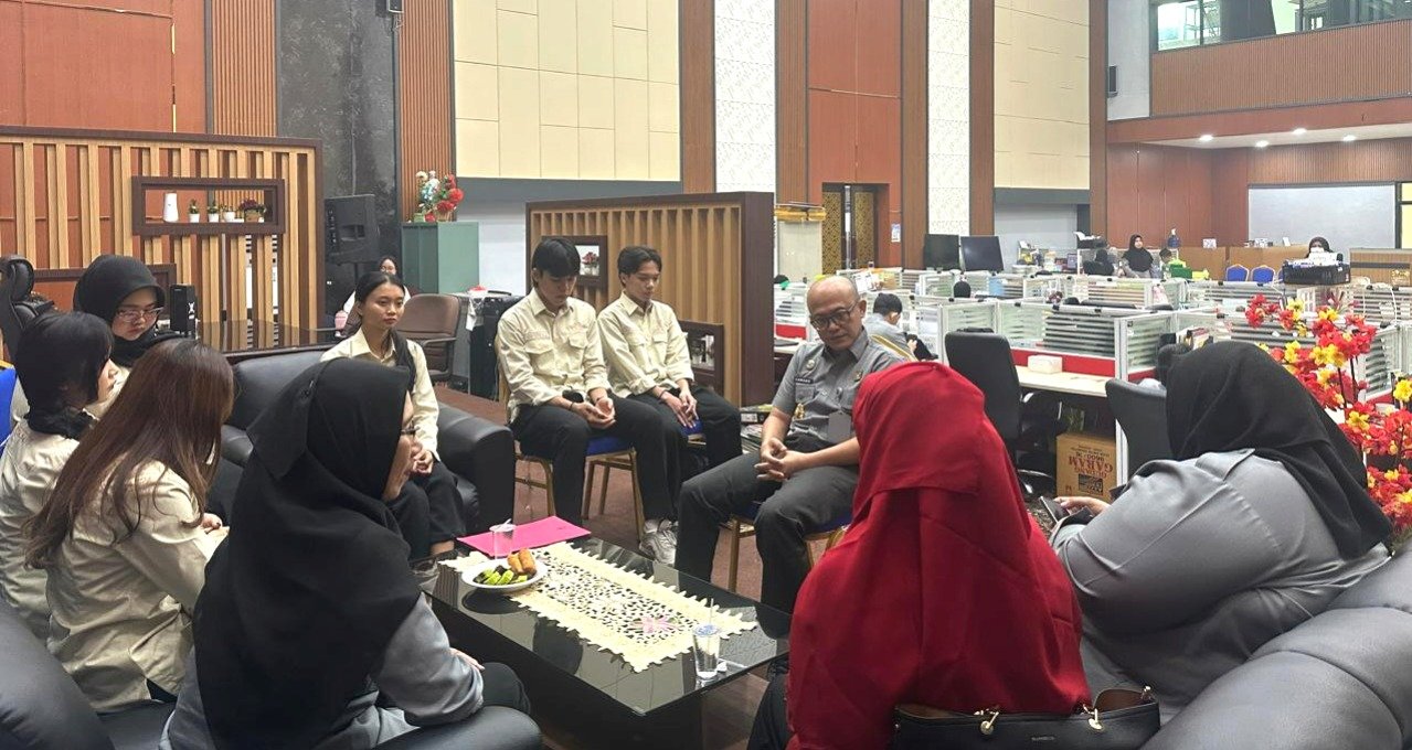 Kemenkum Kalbar saat melepas mahasiswa magang
