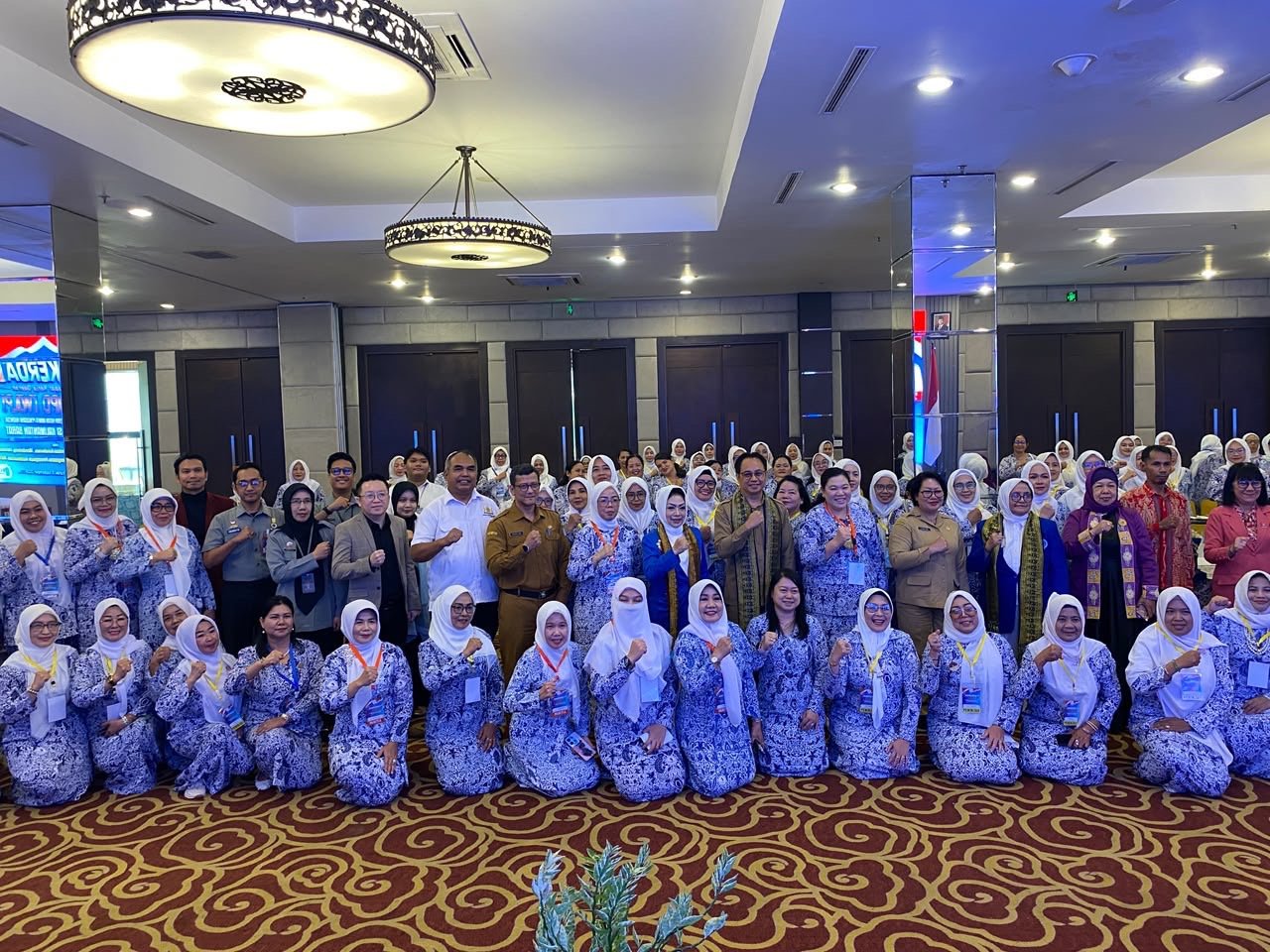 Foto bersama Kemenkum bersama IWAPI Kalbar