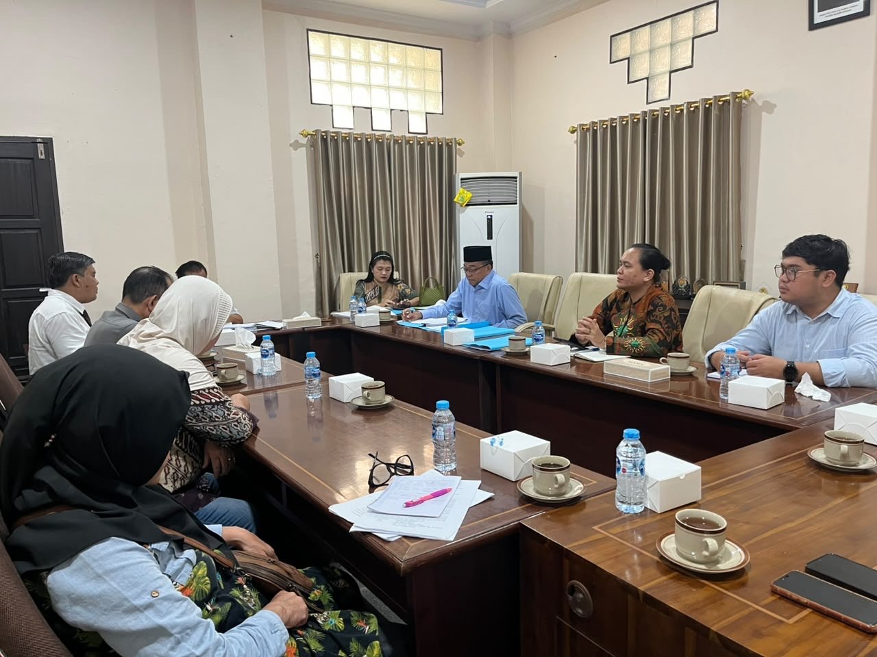 Badan Kehormatan DPRD Kalbar saat bersama pihak pelapor. Foto: Dok. Istimewa